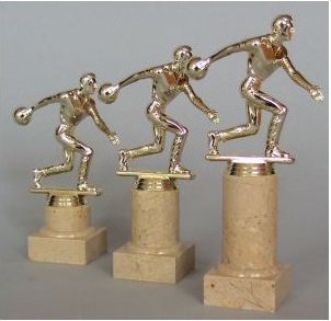 Figurka na zvýšeném  podstavci 19 cm