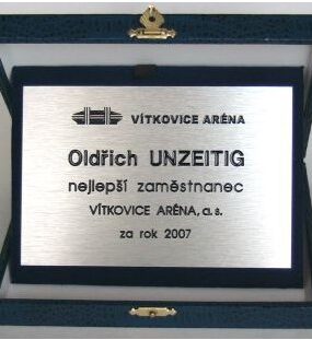 Kovový diplom v kazetě