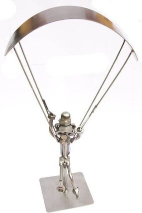 Kovová figurka - Parašutista 34 cm