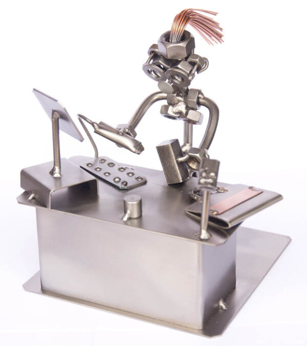 Kovová figurka - Prodavačka 15 cm