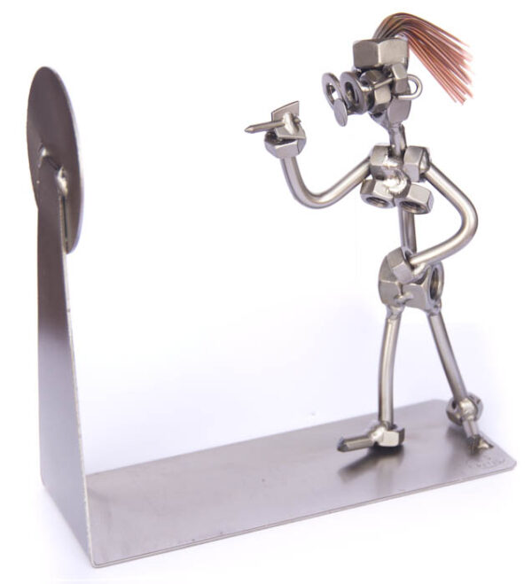 Kovová figurka - Šipkařka 17 cm