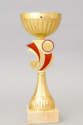 Zlatý sportovní pohár se zlato - červeným středem 23 - 29 cm - 26 cm