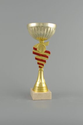 Zlatý sportovní pohár se zlatočerveným středem 30 - 35 cm